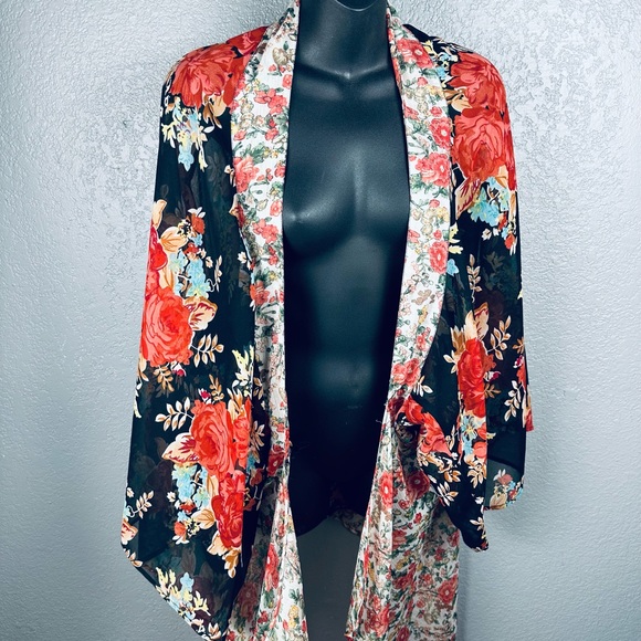 Band of Gypsies Bohemian Kimono in Red Floral - M/L - Picture 5 of 5